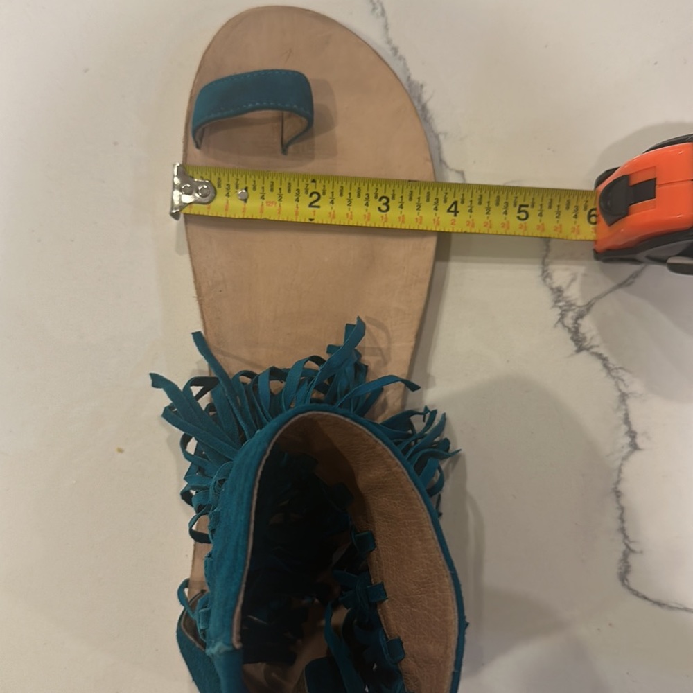 Jeffrey Campbell
Color:Aquamarine Suede
Borla Sandal in Blue Suede - Picture 11 of 12